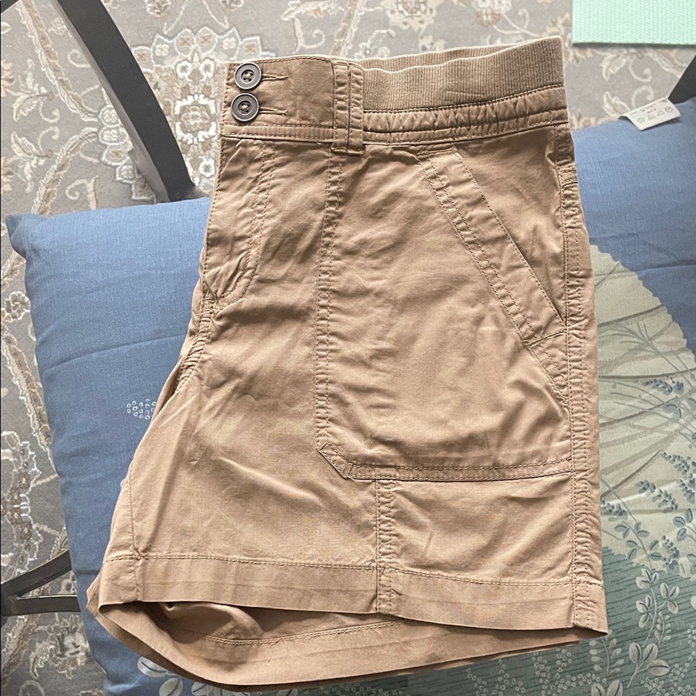 ALPINE DESIGN (Size 6) Women's Shorts in Tan
